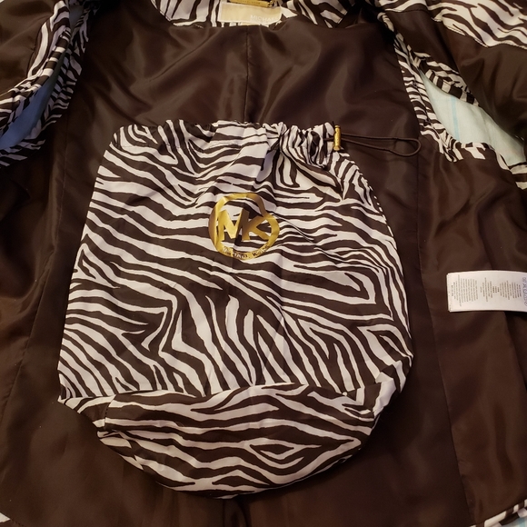 MK Michael Zebra Kors Packable Puffer Vest w/bag - Picture 8 of 8